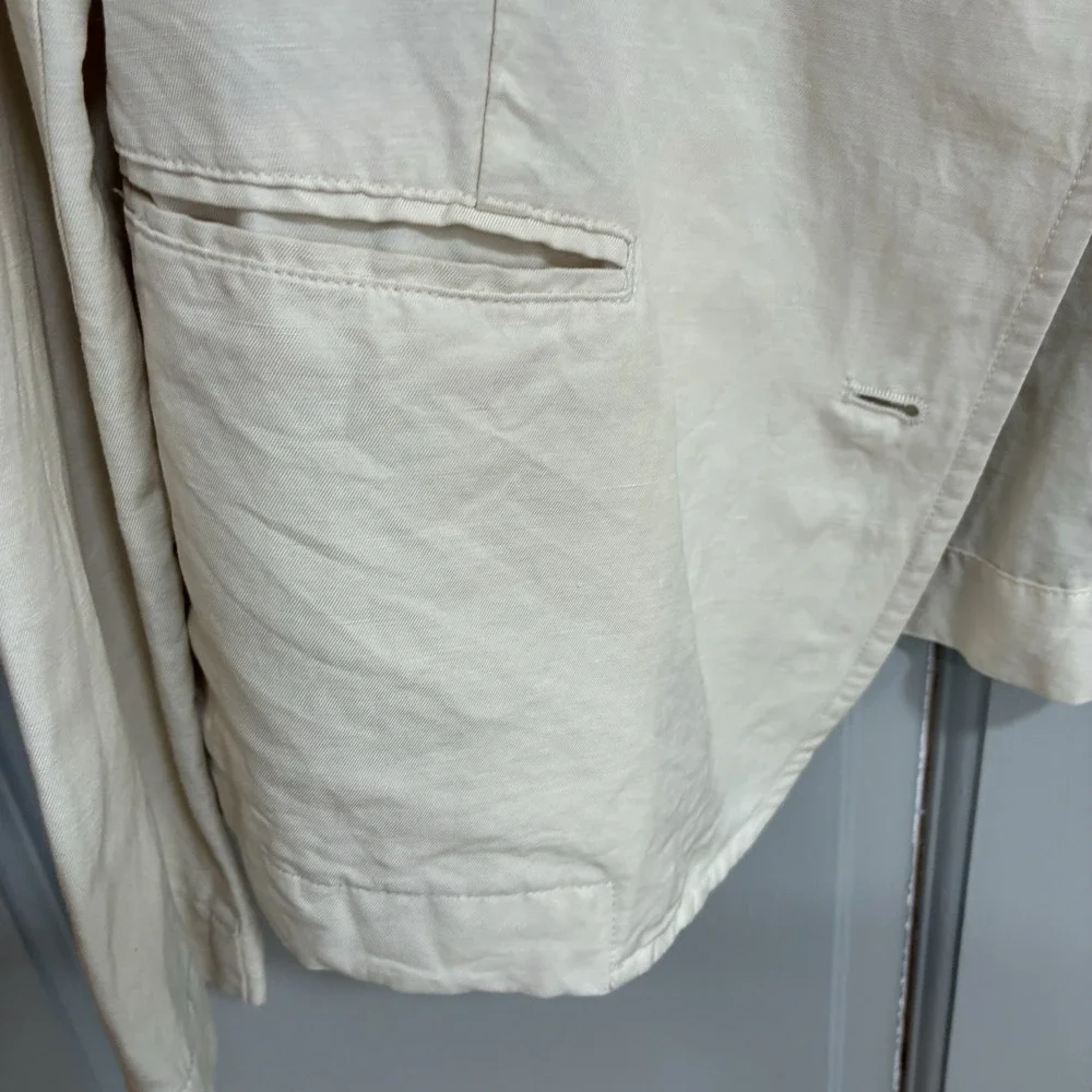 Vince Womens Blazer Beige Size 8 Lightly padded Classic Tailored Fit Casual
